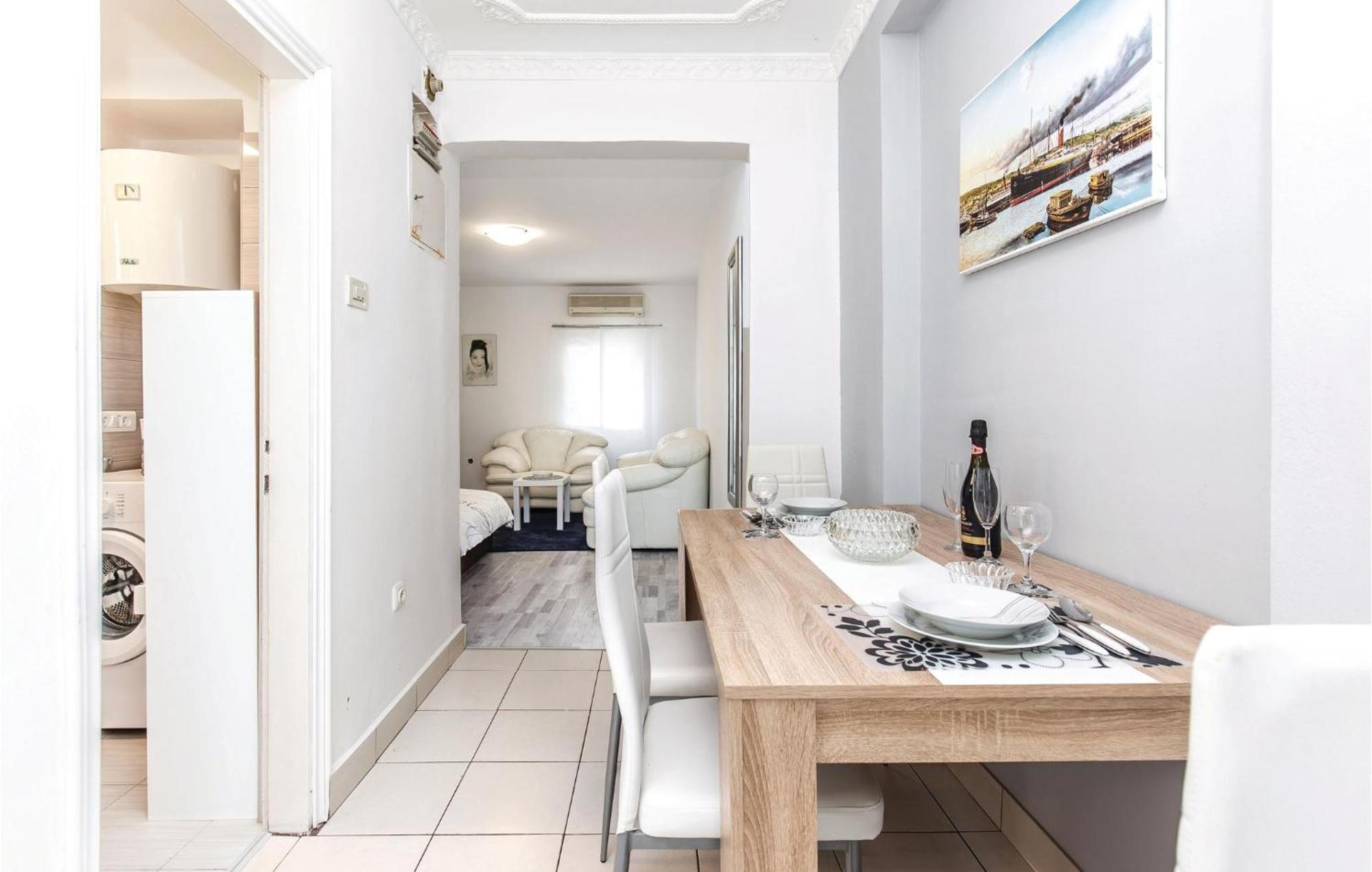 Stunning Apartment In Kostrena With Kitchen Ngoại thất bức ảnh